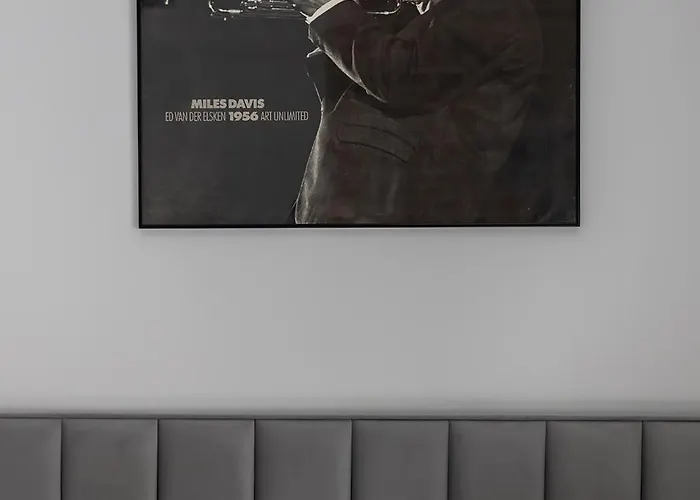 Apartment Stare Music *