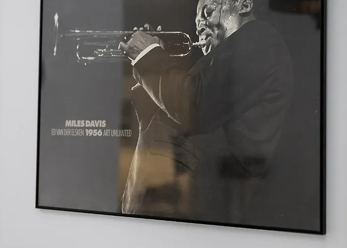 Apartment Stare Music *